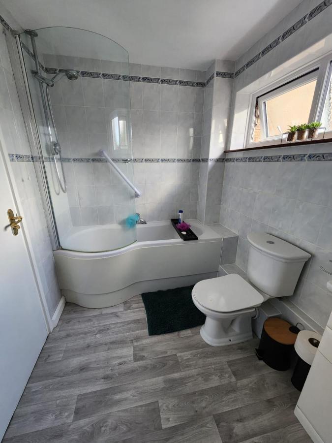 Twin Room In Crawley,Gatwick,West Sussex Ifield Exterior foto